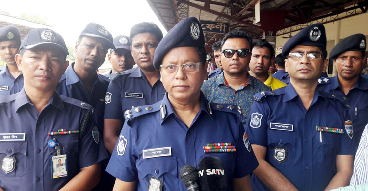 যাত্রী সেজে ছাদে উঠে চট্টলা এক্সপ্রেস ট্রেনে ডাকাতি