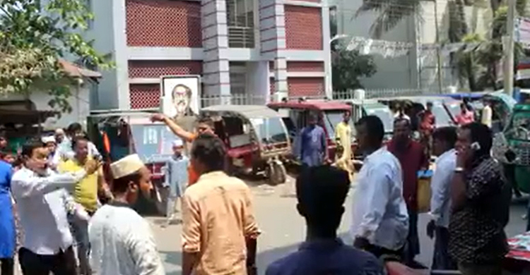 দুই কাউন্সিলরের হাতাহাতির ঘটনায় ‘রহস্য’