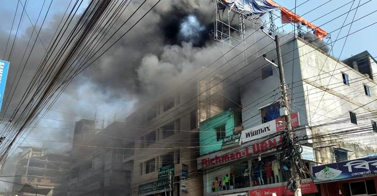 কক্সবাজারের জিলানী মার্কেটে আগুন