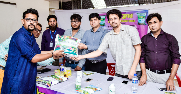 বিনামূল্যে বীজ ও সার পেলেন ছাদবাগানিরা