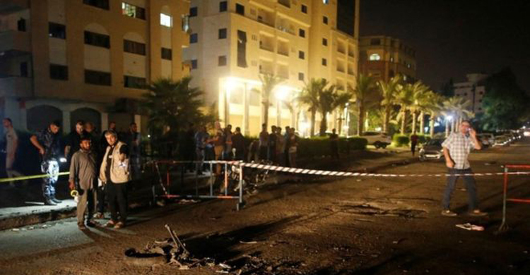 Gaza violence: Suicide bombers kill three officers