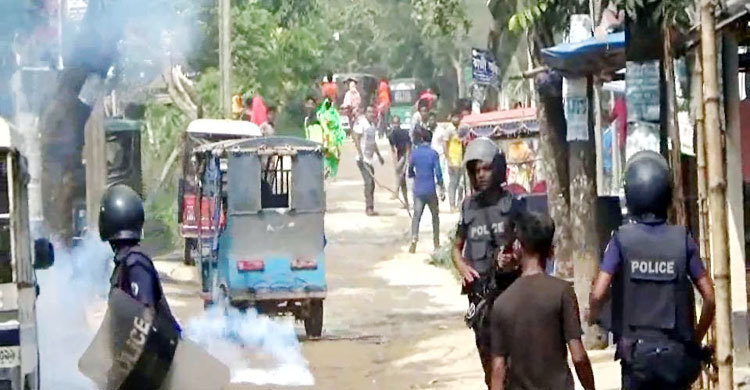 তিন মাস ধরে বেতন পায় না শ্রমিকরা, কারখানার গেটে বন্ধের নোটিশ