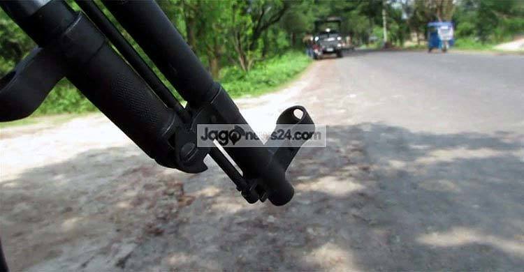 গ্রেফতারের পর অভিযানে গিয়ে ‘বন্দুকযুদ্ধে’ নিহত