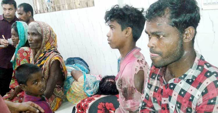 রাস্তা নিয়ে দুই পক্ষের সংঘর্ষে আহত ৩০