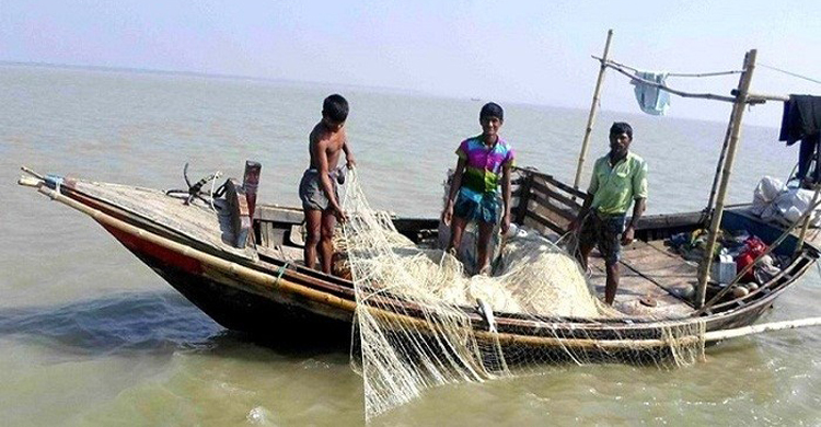 সাগরে মাছ ধরা নিষিদ্ধ : ৪০ কেজি করে চাল পাবে জেলে পরিবার
