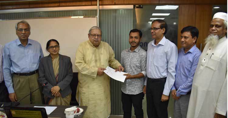 ডিজিটাল সেবা বিদেশ গমনেচ্ছুদের দোরগোড়ায় পৌঁছে দিতে হবে