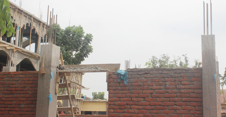 রড ছাড়াই কলেজ ভবনের ঢালাই শেষ