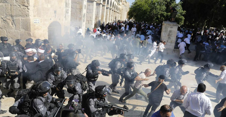Israeli forces fire tear gas and rubber bullets inside Al-Aqsa on Eid-day