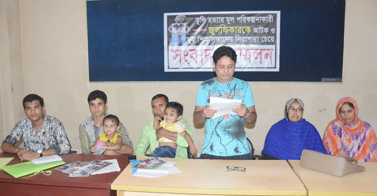 সরকারি চাকরিজীবী জামাইয়ের প্রভাবে নিরাপত্তাহীনতায় শ্বশুরের পরিবার