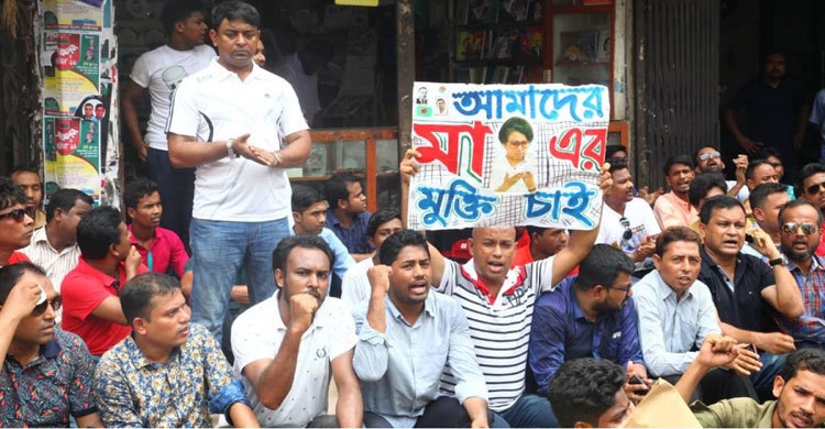 JCD group stages demo again in front of BNP central office