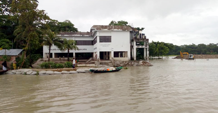 বিলীনের পথে খোদ সাইক্লোন শেল্টার
