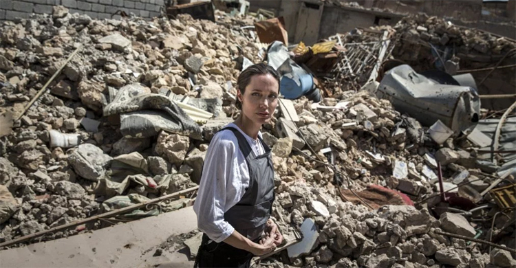 Jolie as UNHCR envoy visits war-ravaged Mosul