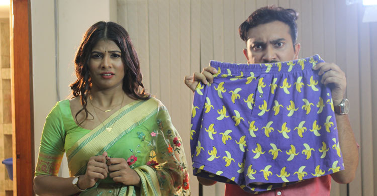 জোভান-টয়ার ‘সাইজ ৪২’