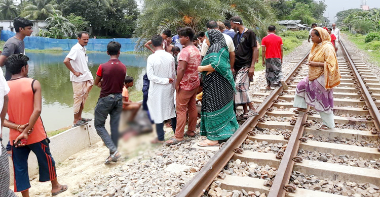সীমান্ত এক্সপ্রেসের ধাক্কায় প্রাণ গেল যুবকের