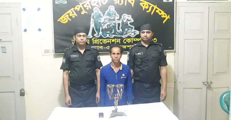 পিতলের মূর্তি স্বর্ণের বলে বিক্রি করেন তিনি