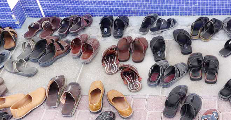 মসজিদের বাইরে জুতা বদল নিয়ে সংঘর্ষে আহত ৬