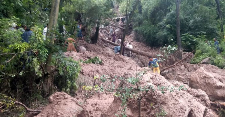 7 killed as landslide hits houses in Pakistan