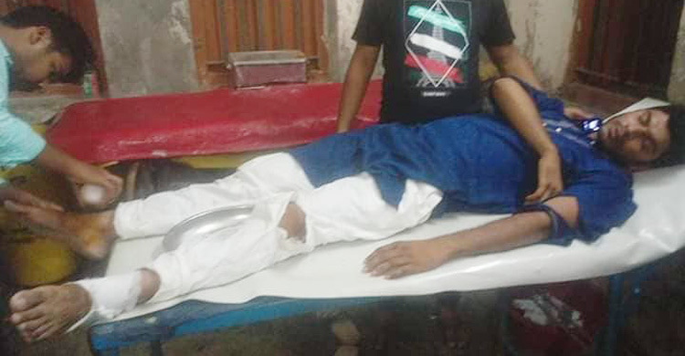 ইফতারে দাওয়াত না দেয়ায় সাংবাদিকের ওপর হামলা