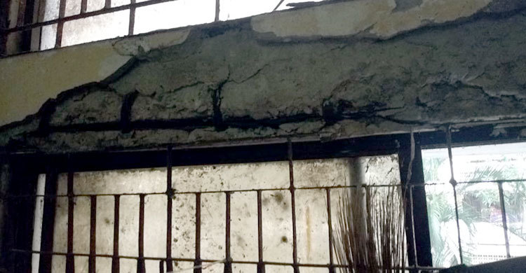 হাসপাতালের পলেস্তারা খসে রোগীসহ আহত ২