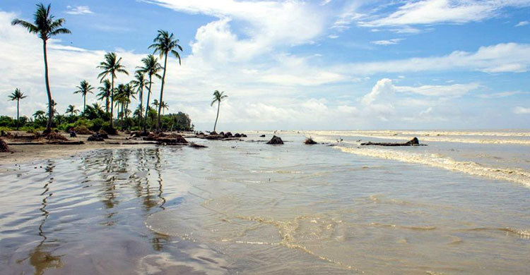 কুয়াকাটা সৈকতে ভেসে এলো যুবকের লাশ