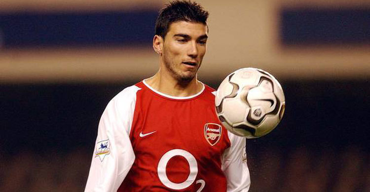 Former Arsenal striker dies in car crash