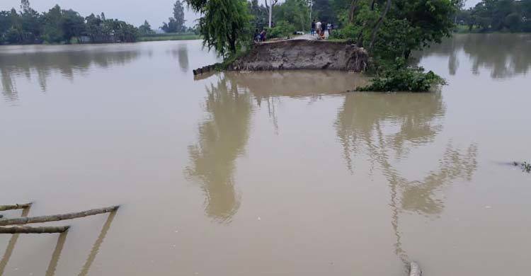 নদীগর্ভে সড়ক, দুর্ভোগে সাড়ে ৪ হাজার মানুষ