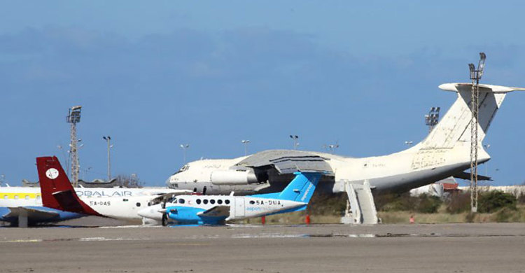 Libya crisis: Air strike at Tripoli airport as thousands flee clashes