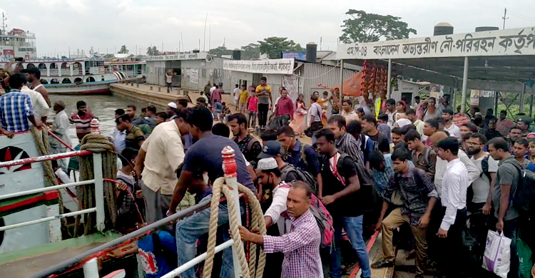 কাঁঠালবাড়ী-শিমুলিয়া নৌরুটেও ঢাকামুখী যাত্রীদের ঢল