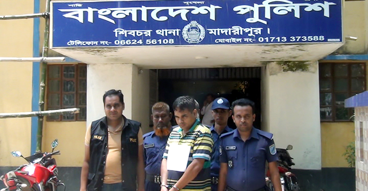 ষষ্ঠ শ্রেণির ছাত্রীকে উত্ত্যক্ত, যুবক আটক