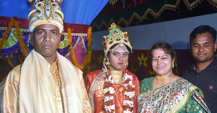 ব্যবসায়ীর জাকাতের টাকায় পূর্ণিমা কর্মকারের বিয়ে