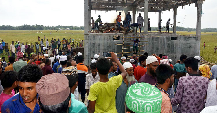 মাগুরায় মদের দোকান উচ্ছেদ করলো জনতা