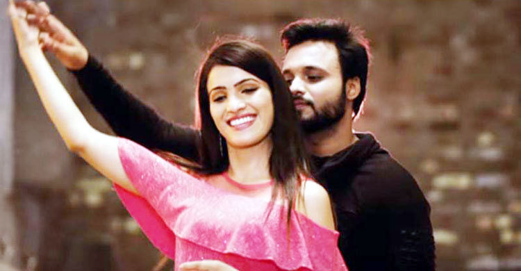 ‘মিস হিমাচল’সুন্দরীকে নিয়ে আবারও হিন্দি গানে মাহিম