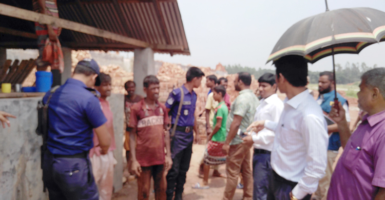 ধোঁয়ায় ১৬ একর জমির ধান নষ্ট, ইটভাটা সরানোর নির্দেশ