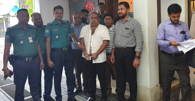 ম্যাজিস্ট্রেট সেজে রেস্তোরাঁয় গিয়ে চাইলেন ১০ হাজার টাকা, তারপর...