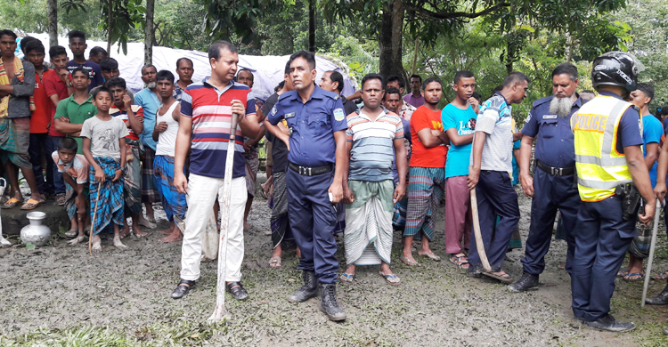 রামদা দিয়ে ভাই-ভাতিজাসহ ৩ জনকে কুপিয়ে হত্যা