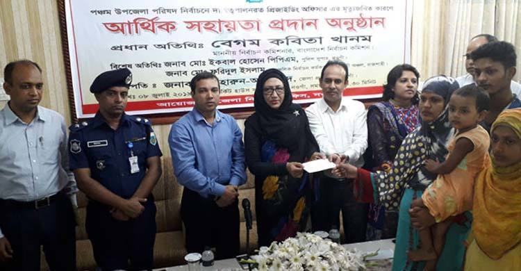 প্রিসাইডিং কর্মকর্তা মাজেদুলের পরিবারকে ১০ লাখ টাকা দিল ইসি