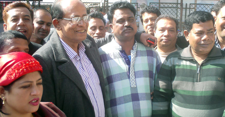 দুর্নীতি মামলায় জেলা পরিষদ চেয়ারম্যানসহ ৯ জনকে জরিমানা