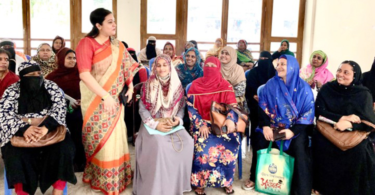 অভিভাবকদের জন্য অডিটোরিয়াম খুলে দিলেন ইউএনও