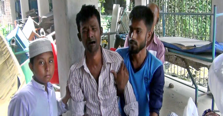 নরসিংদীতে সড়ক দুর্ঘটনায় নিহত ৩