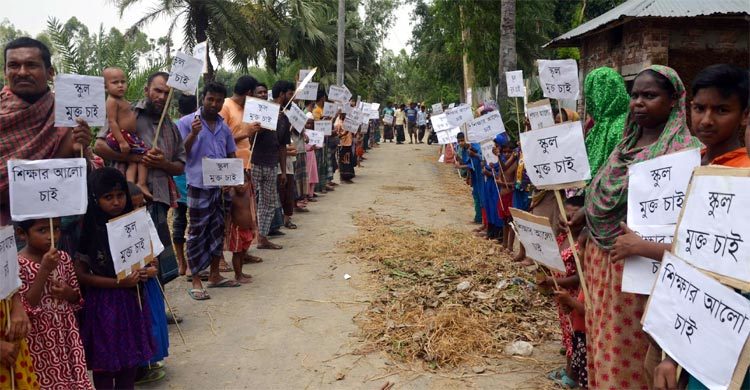 হারান মোল্লা বেঁকে বসায় শতশত শিক্ষার্থীর ভোগান্তি