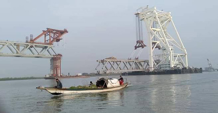 পদ্মা সেতু‌তে বস‌ছে একাদশ স্প্যান