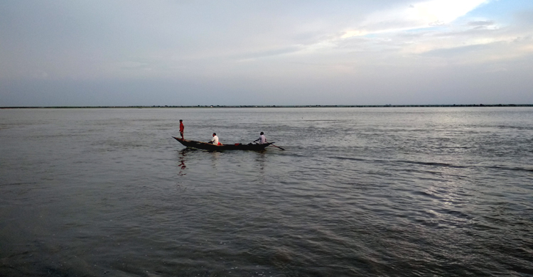 ঝড়ে নিখোঁজ দুইজনের লাশ ভেসে উঠল পদ্মায়