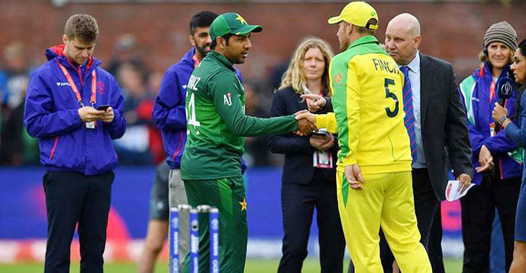 Pakistan choose to bowl first in WC showdown against Australia