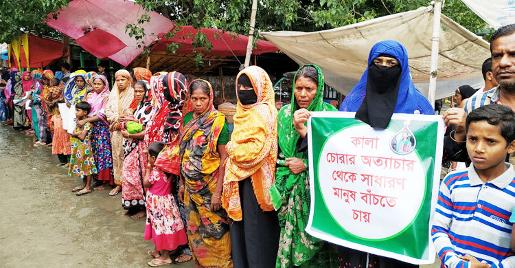 সেই কালা মিয়ার বিরুদ্ধে ফুঁসে উঠেছে গ্রামবাসী