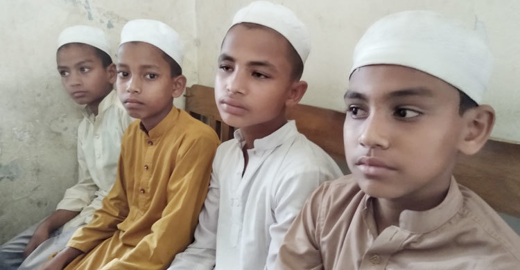 ভয়ে মাদরাসা থেকে পালাতে চেয়েছিল ওরা