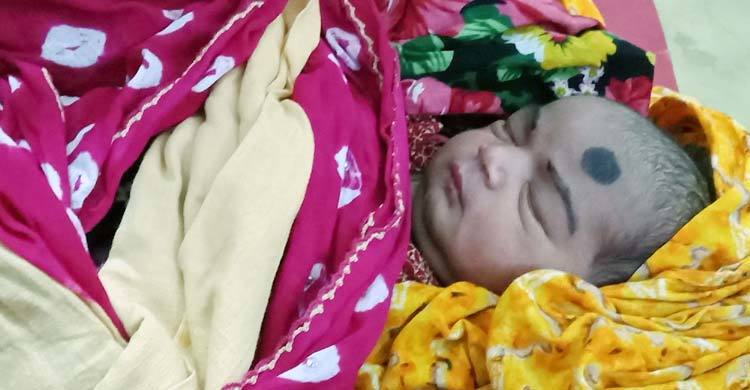 আঙিনায় বন্যার পানিতে ডুবে প্রাণ গেল শিশুর