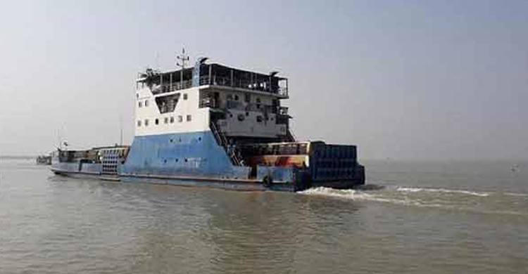 স্বস্তিতে পদ্মা পাড়ি দিচ্ছেন কর্মস্থলমুখী মানুষ