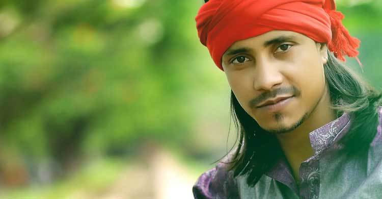 পোষা ময়না নিয়ে হাজির কিশোর পলাশ