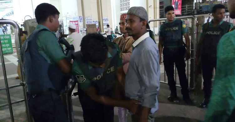 বায়তুল মোকাররম মসজিদে প্রবেশে কড়াকড়ি