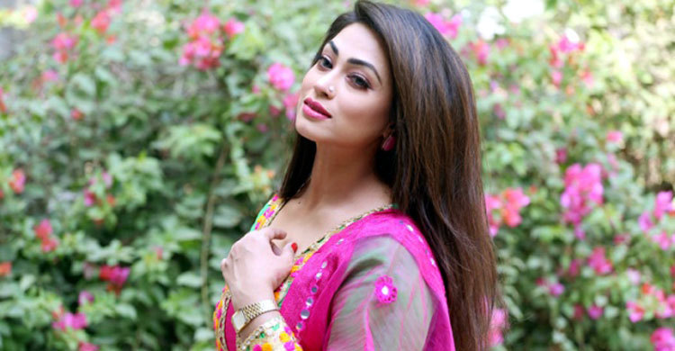 ঈদে নায়িকা পপির হানিমুন